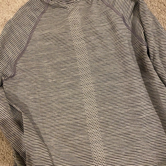 Lululemon long sleeve size 6 - Picture 3 of 3